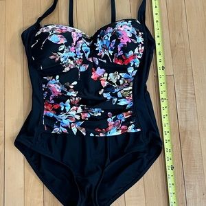 Azul by Maxine of Hollywood Floral One Piece Swim Suit Size 14